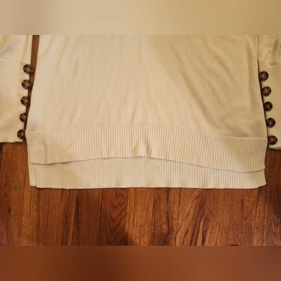 Cable & Gauge White Cowl Neck Sweater With Cheetah Print Buttons Size L EUC - Picture 5 of 16